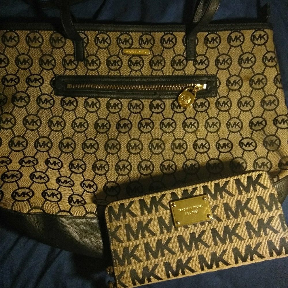 Michael Kors tote with wallet